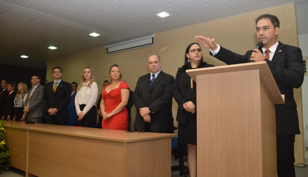 Kléber Curica presta juramento