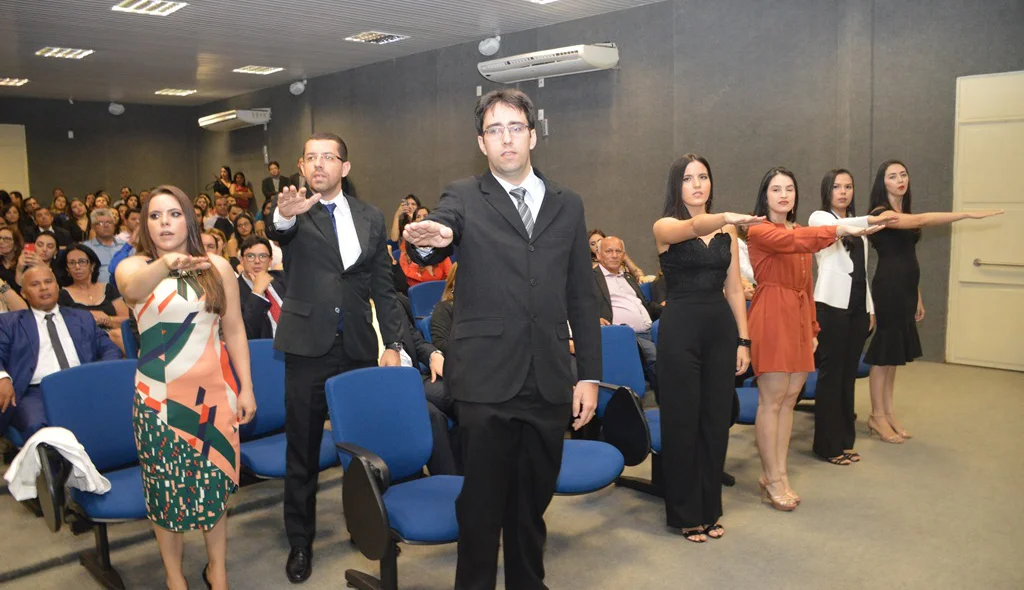 Novos advogados prestem compromisso