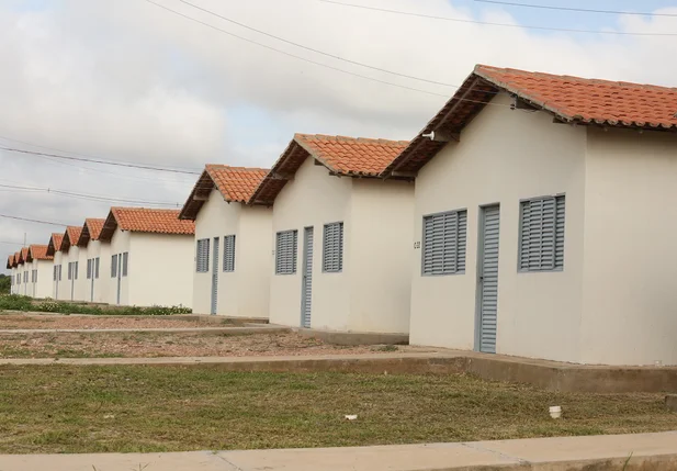 Prefeita Patrícia Leal entrega 339 novas casas
