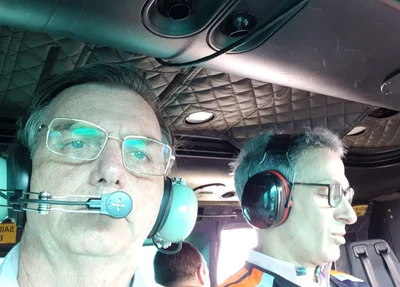 Jair Bolsonaro sobrevoa área atingida