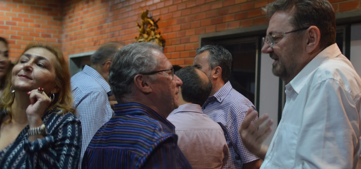 Autoridades se despediram do ex-deputado Juarez Tapety