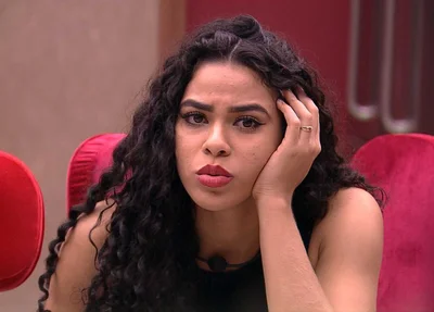 Elana descobre que Hariany está no paredão