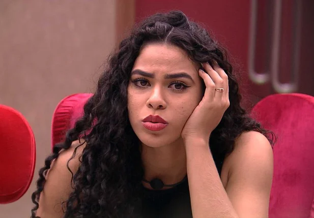 Elana descobre que Hariany está no paredão