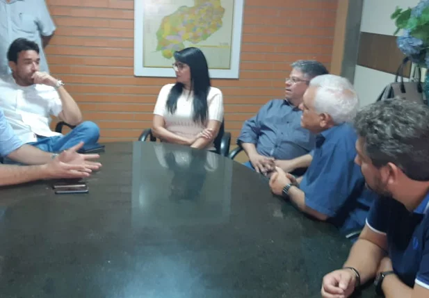 Oposição reunida com deputado Themístocles Filho  
