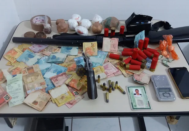 Material encontrado com o suspeito