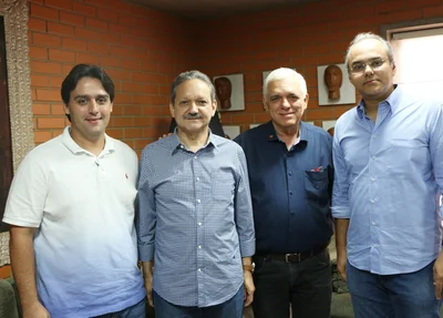 Os três deputados oficializaram o apoio na manhã de hoje