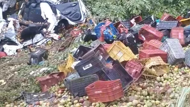 Carro de passeio ficou completamente destruído na Estaca Zero