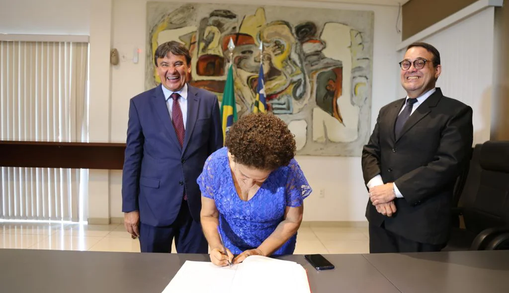 Regina Sousa ao lado de Wellington Dias na residência oficial