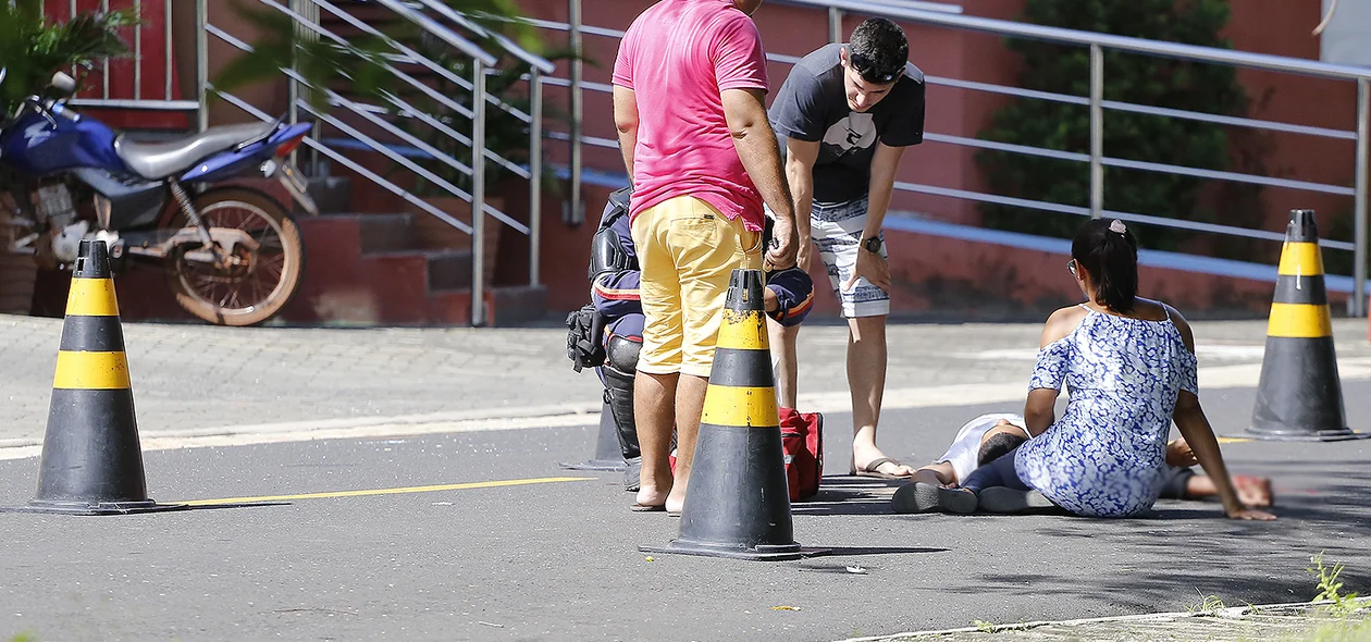 Vítima esperando o samu 