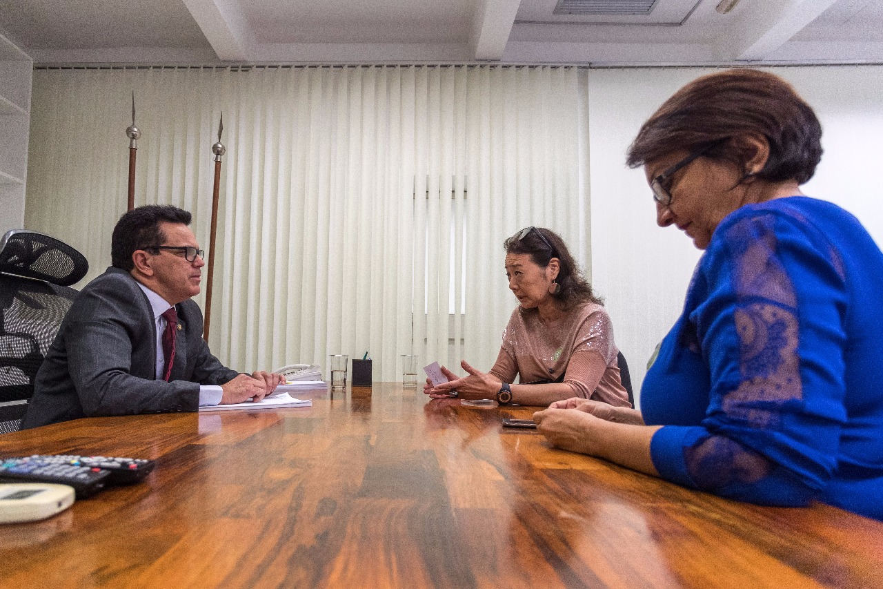 Zé Santana recebe secretária nacional do MDS