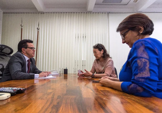 Zé Santana recebe secretária nacional do MDS