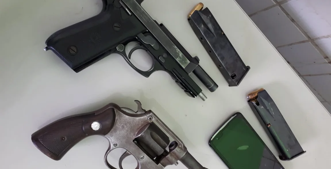 Armas de fogo encontradas com o PM do Maranhão, inclusive o revólver irregular
