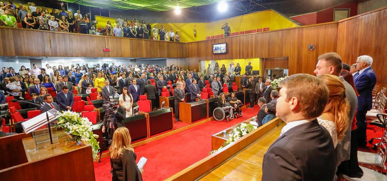 Deputados estaduais são empossados para novo mandato na Alepi
