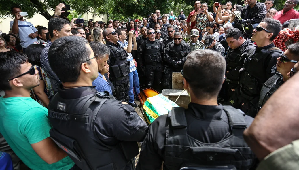 Sepultamento do cabo Samuel Borges aconteceu no cemitério São Judas Tadeu 