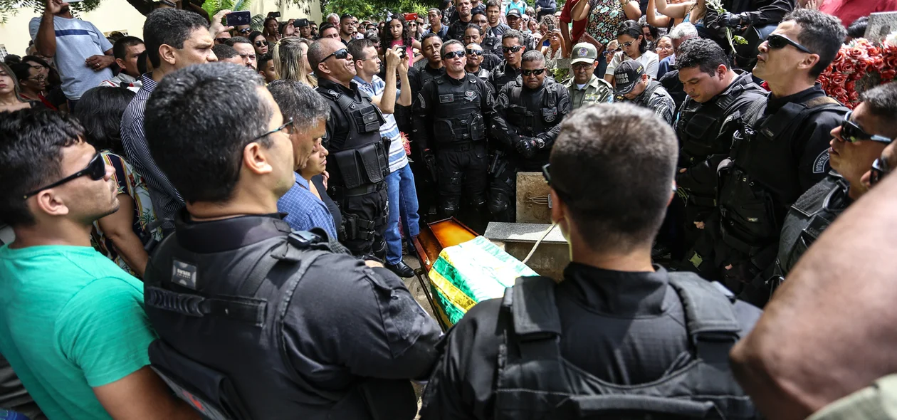 Sepultamento do cabo Samuel Borges aconteceu no cemitério São Judas Tadeu 