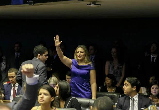 Rejane Dias toma posse na Câmara Federal