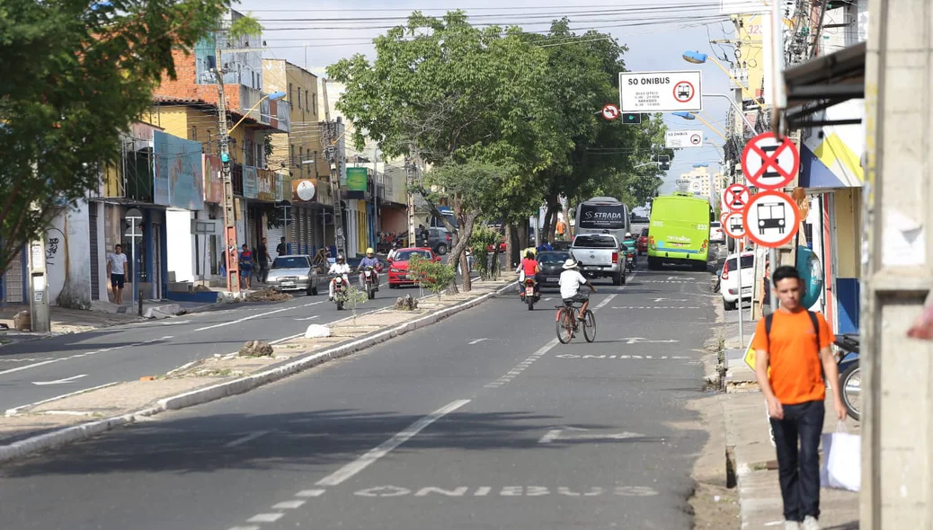 Avenida principal do Dirceu