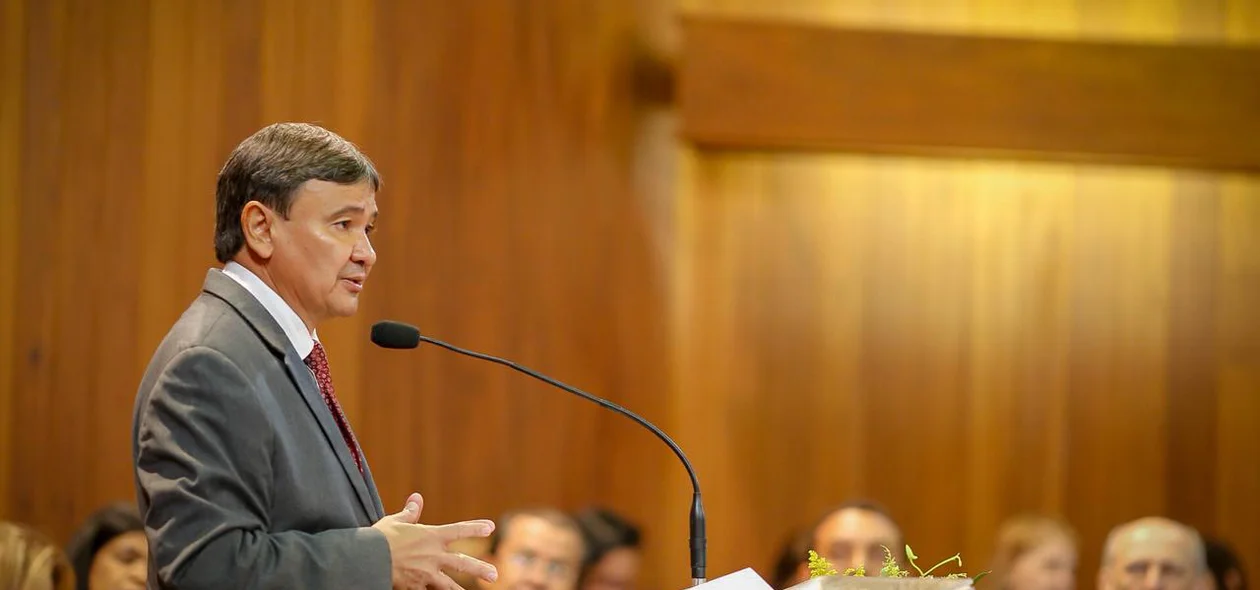 Governador Wellington Dias durante leitura da Mensagem Anual