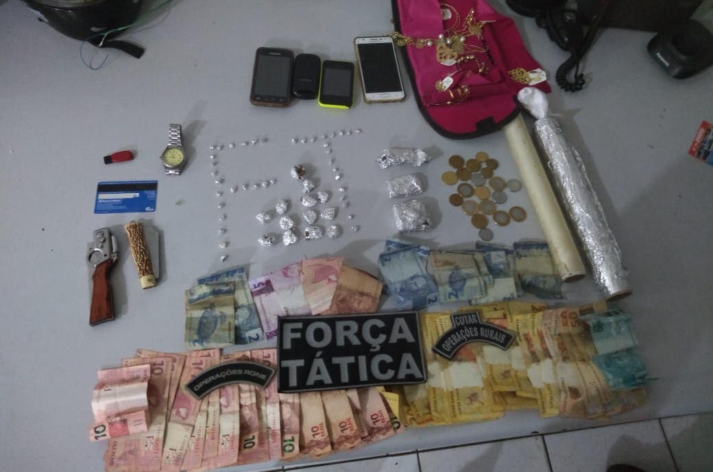 Material apreendido pela Polícia Militar