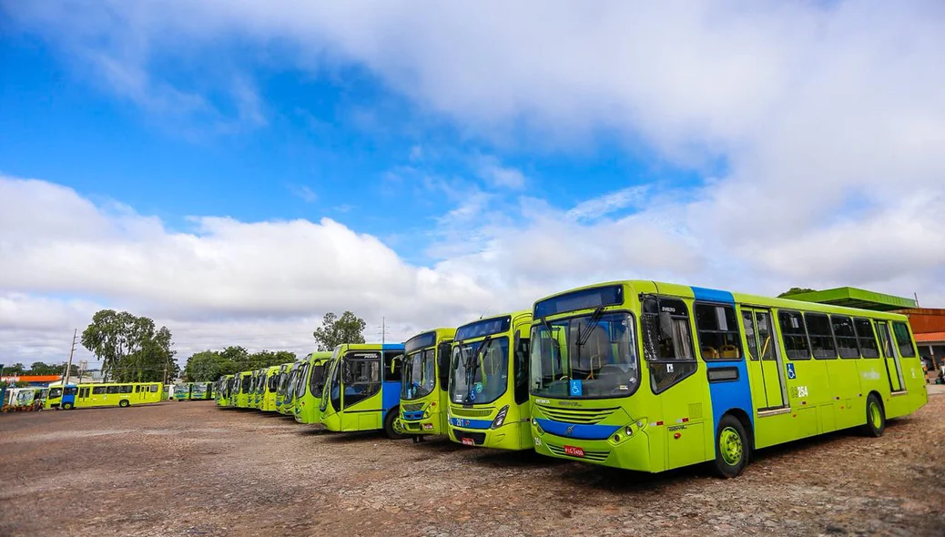 Garagem da empresa de ônibus Emtracol