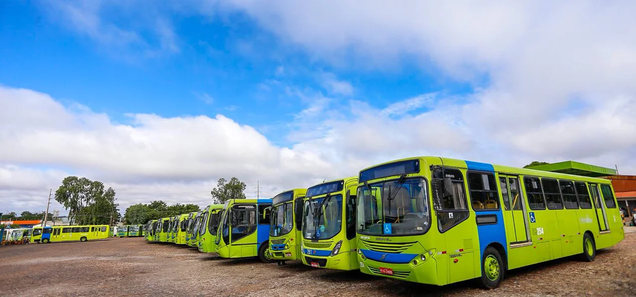 Garagem da empresa de ônibus Emtracol