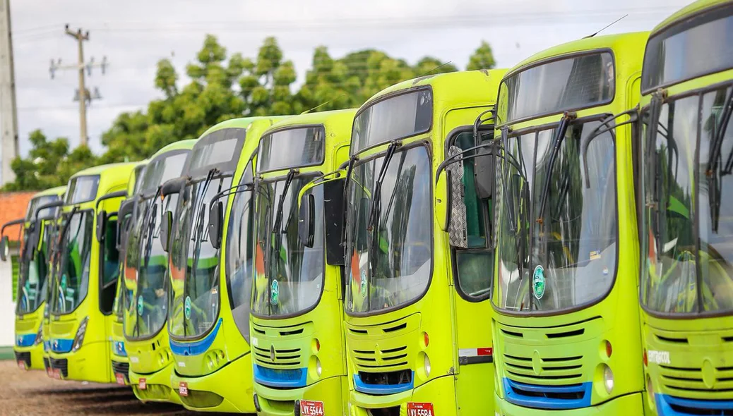 Ônibus da empresa Emtracol