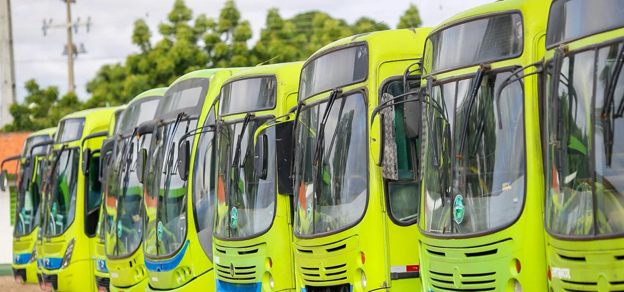 Ônibus da empresa Emtracol