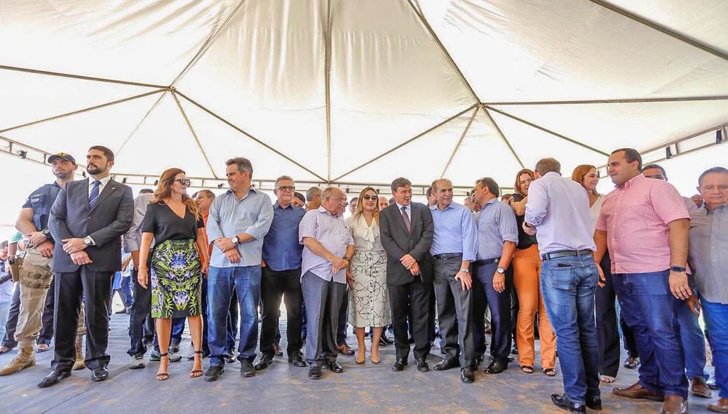 Autoridades políticas em inauguração do Rodoanel de Teresina