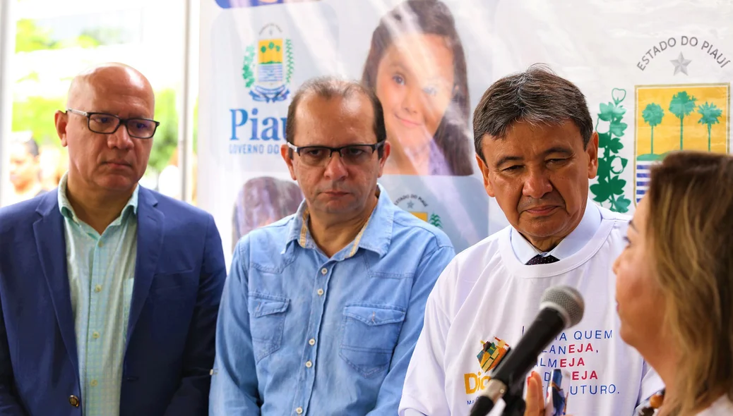 Deputado Estadual Franzé Silva e Governador W. Dias estiveram presente no Dia D das matrículas da EJA