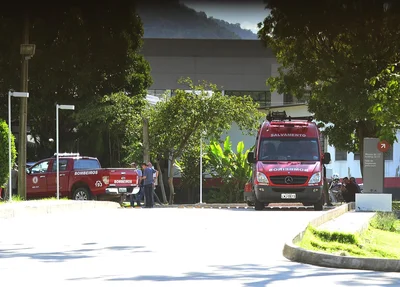 Equipe do Corpo de Bombeiros no CT do Flamengo