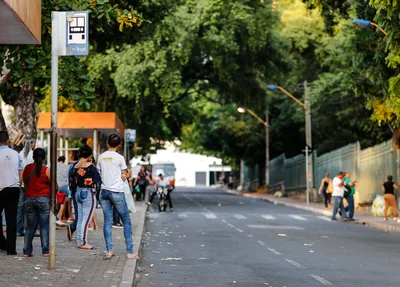 Falta de ônibus prejudica a população 