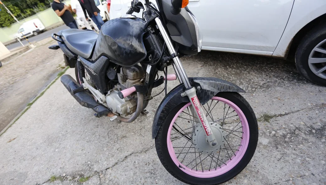 Motocicleta encontrada com acusados