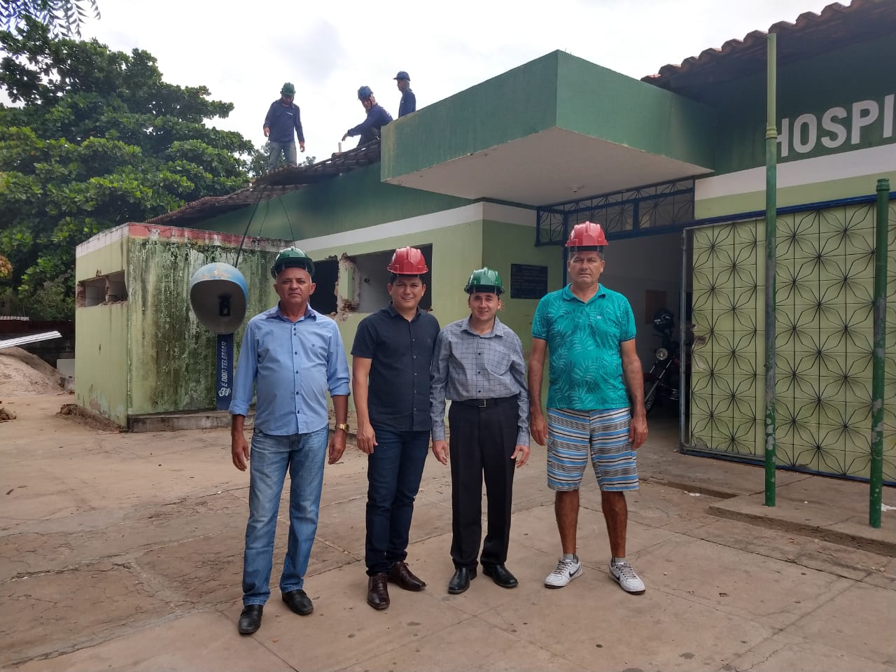 Prefeito de Cocal, Rubens Vieira durante fiscalização de obras