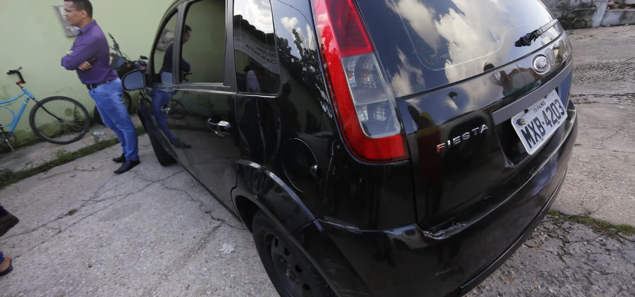 Veículo roubado por acusados