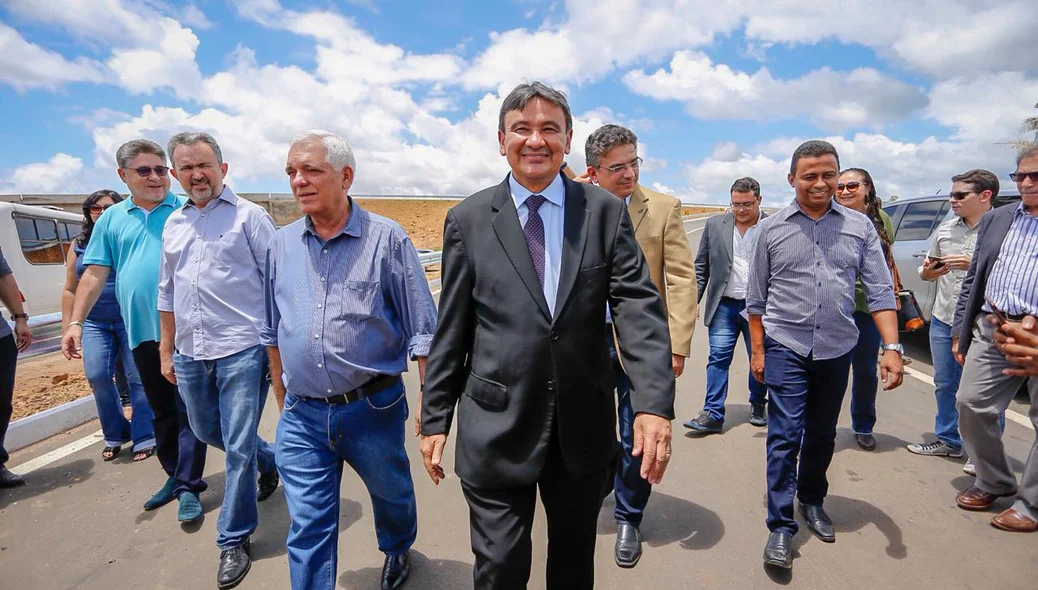 Wellington Dias em caminhada no Rodoanel de Teresina