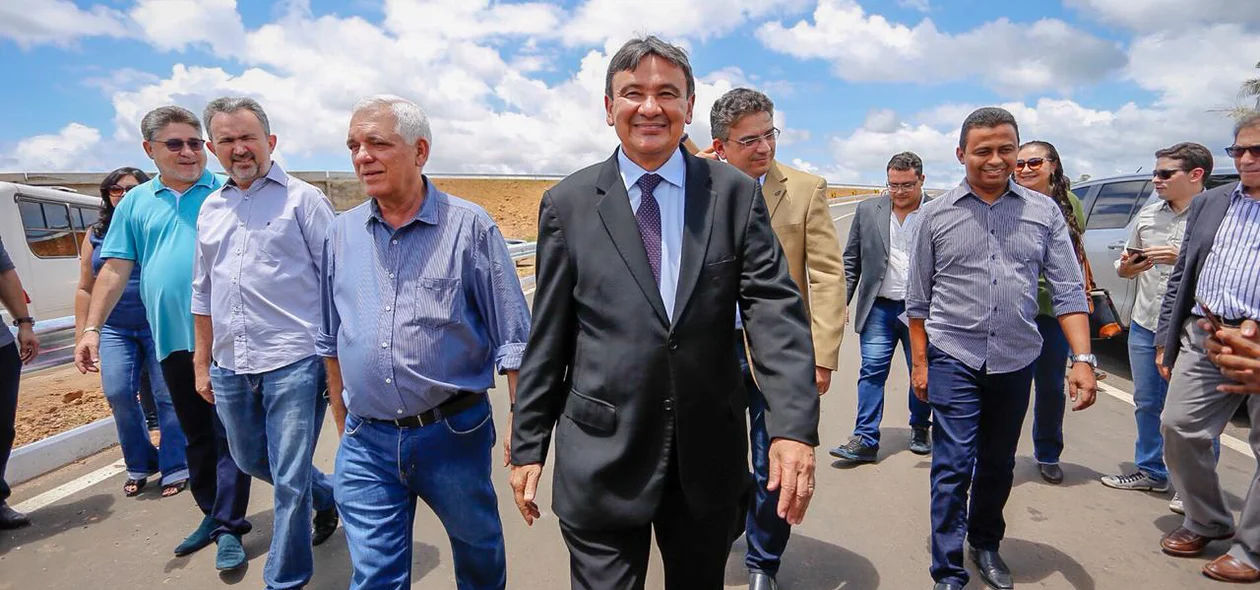 Wellington Dias em caminhada no Rodoanel de Teresina