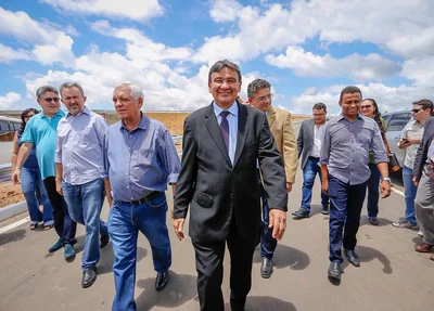 Wellington Dias em caminhada no Rodoanel de Teresina
