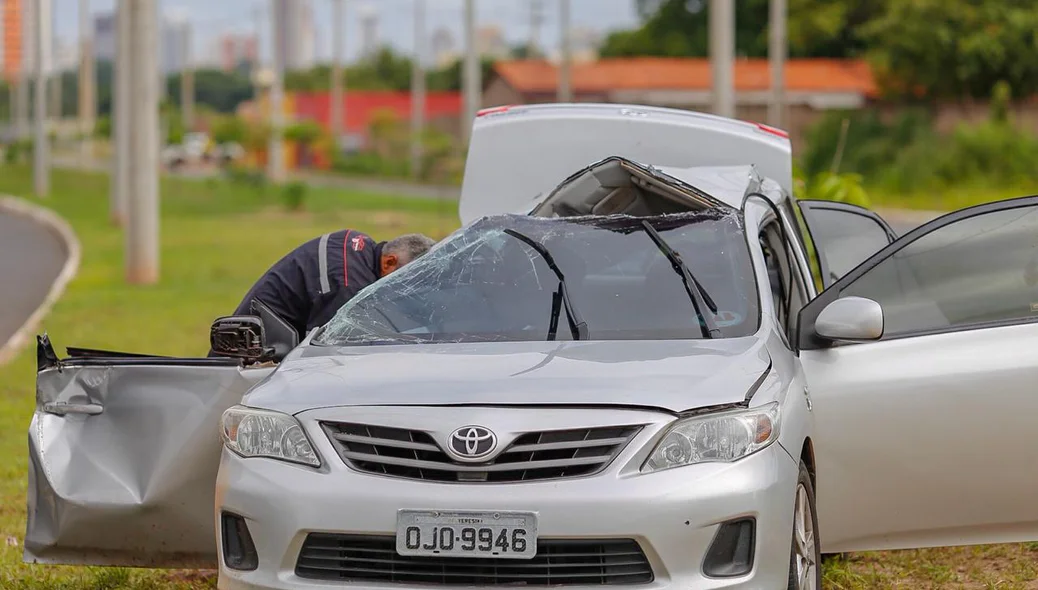 Corolla ficou destruído
