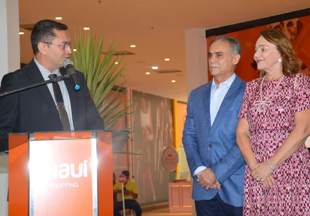Padre Walmir destaca empreendedorismo do casal empresário Araujinho e esposa
