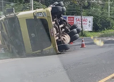 Carreta envolvida no acidente