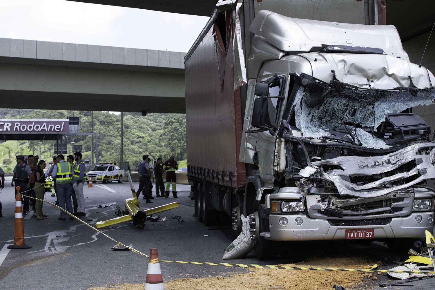 Helicóptero caiu na Rodovia Anhanguera, em São Paulo, nesta segunda-feira (11) e vitimou o jornalista Boechat