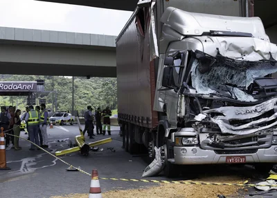 Helicóptero caiu na Rodovia Anhanguera, em São Paulo, nesta segunda-feira (11) e vitimou o jornalista Boechat