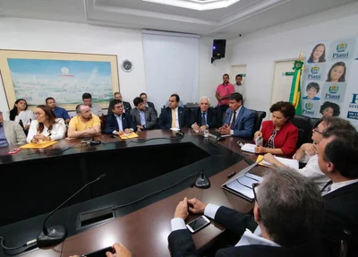 Reunião no Palácio de Karnak