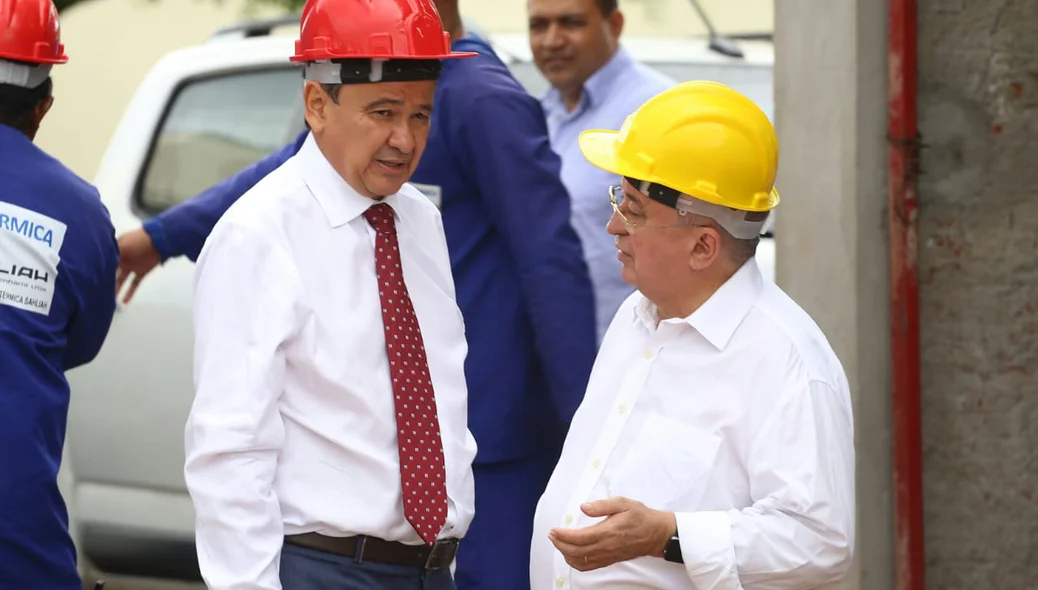Wellington Dias e Júlio César durante visita a nova maternidade de Teresina