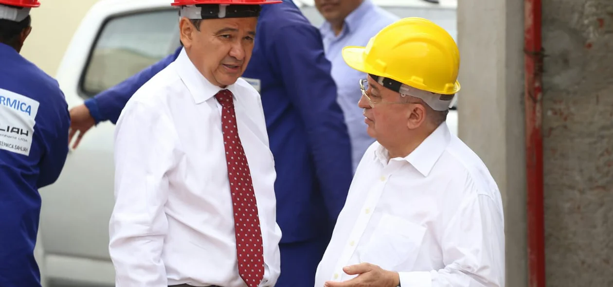 Wellington Dias e Júlio César durante visita a nova maternidade de Teresina