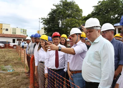 Wellington Dias visita nova maternidade de Teresina