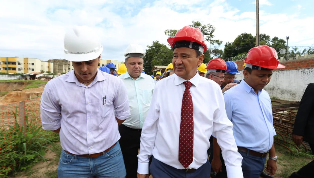 Wellington Dias visita obras de construção da maternidade de Teresina