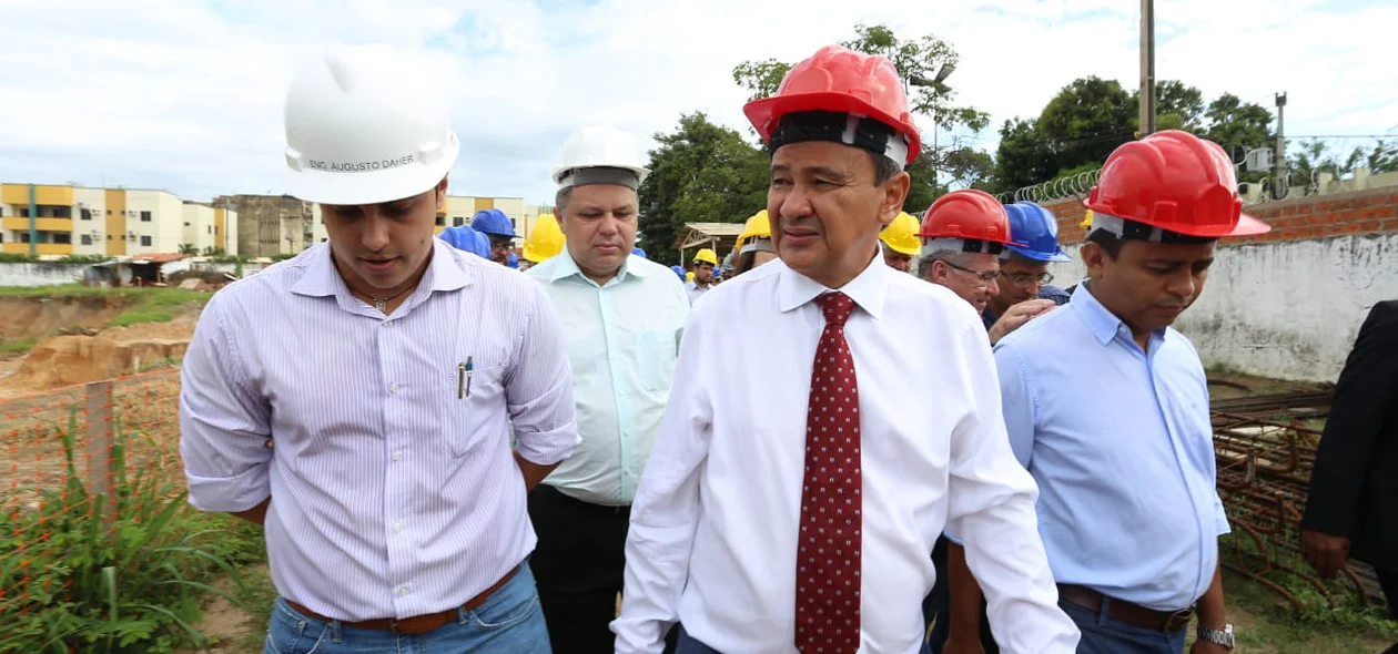 Wellington Dias visita obras de construção da maternidade de Teresina