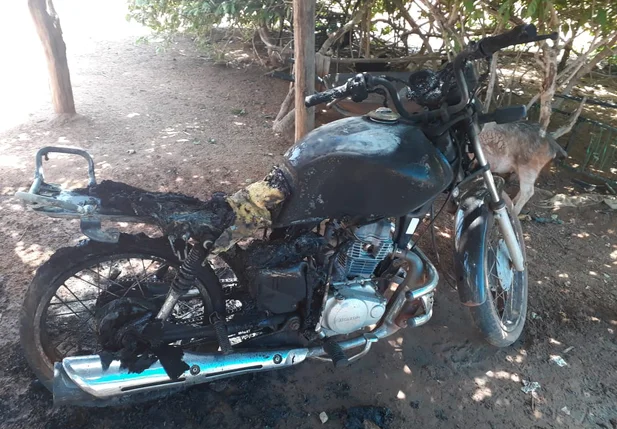 A motocicleta teve perda total 