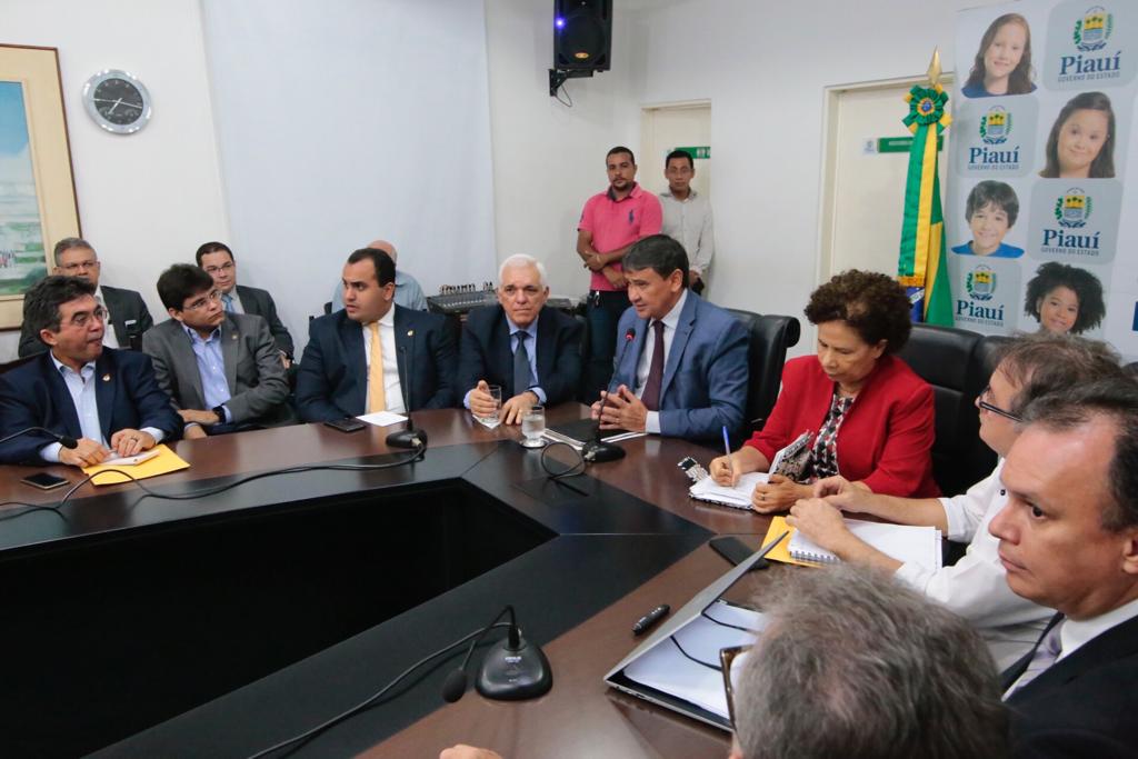 Reunião entre Wellington Dias e aliados no Palácio de Karnak